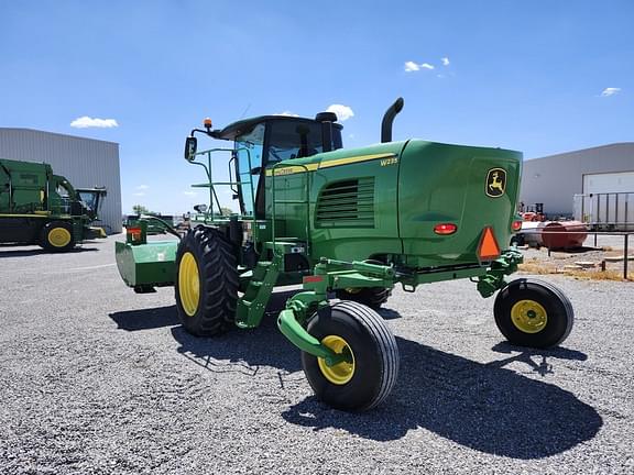 Image of John Deere W235 equipment image 4