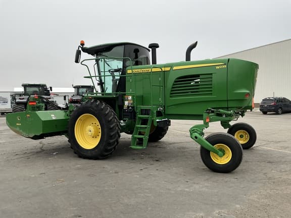 Image of John Deere W235 equipment image 2