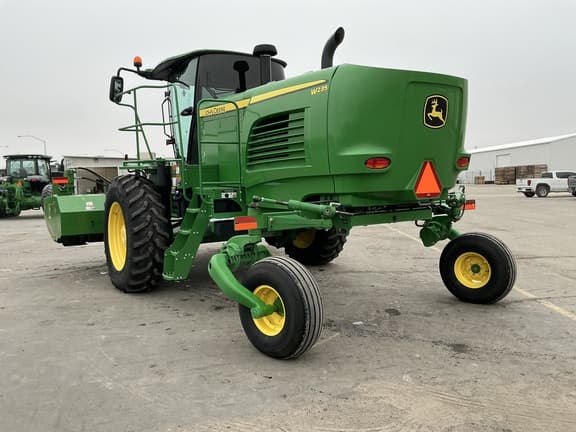 Image of John Deere W235 equipment image 3