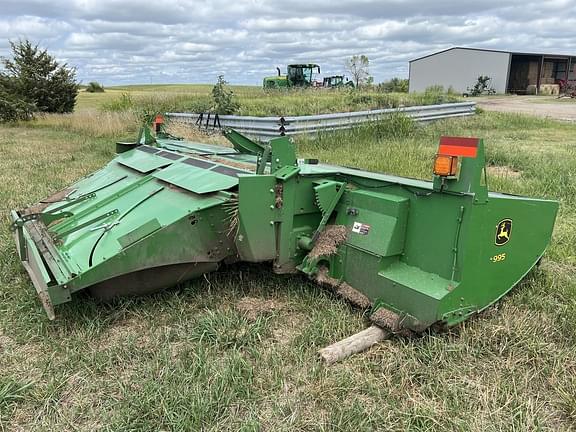 Image of John Deere W235 equipment image 4