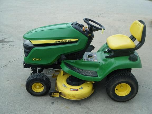 Image of John Deere X330 equipment image 3