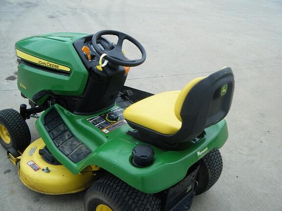 Image of John Deere X330 equipment image 4