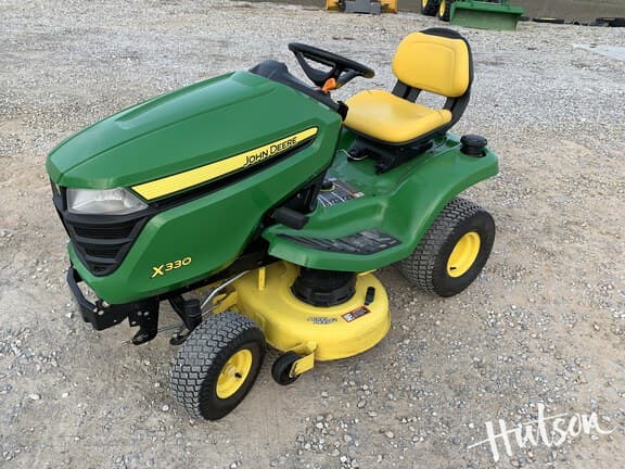 Image of John Deere X330 equipment image 1