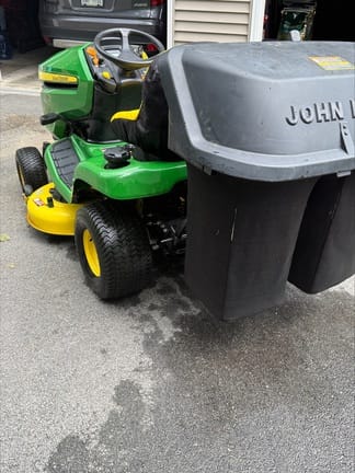 2016 John Deere X330 Equipment Image0