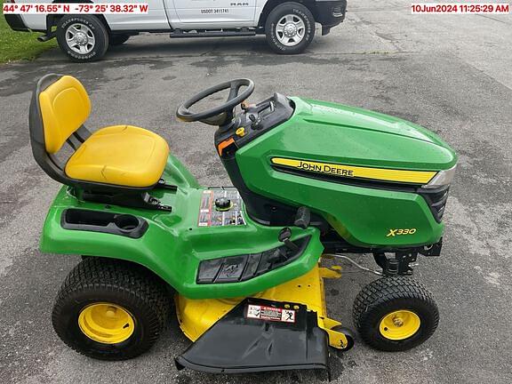 Image of John Deere X330 equipment image 1