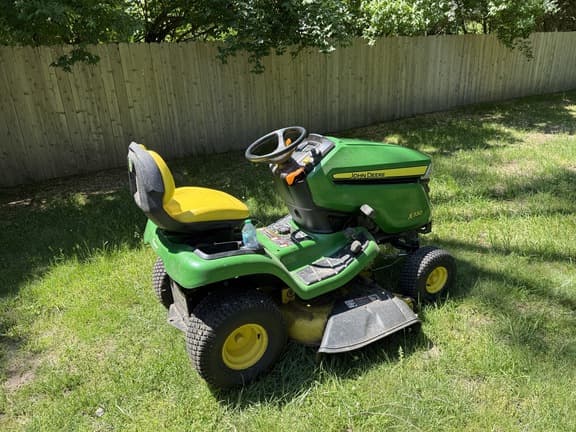Image of John Deere X330 equipment image 3