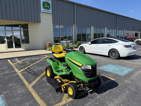 2016 John Deere X330 Equipment Image0
