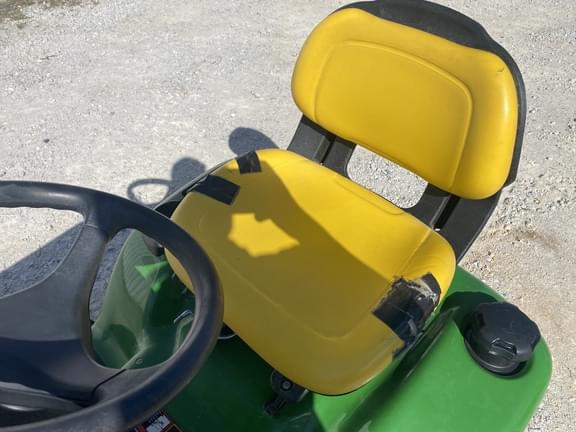 Image of John Deere X330 equipment image 3