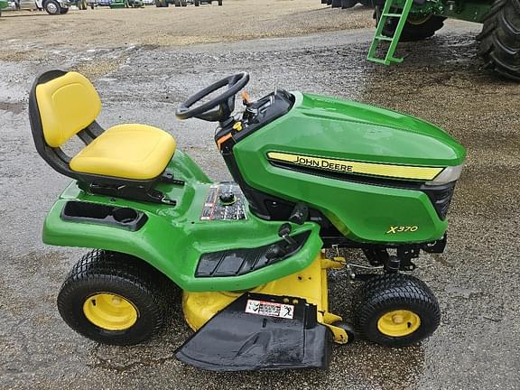 Image of John Deere X370 equipment image 3