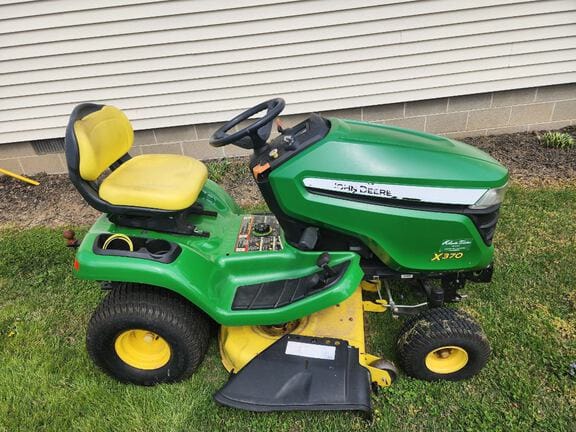 2016 John Deere X370 Equipment Image0
