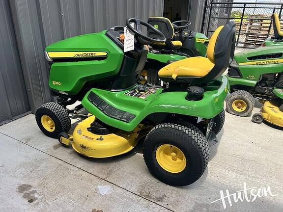 Image of John Deere X370 equipment image 3