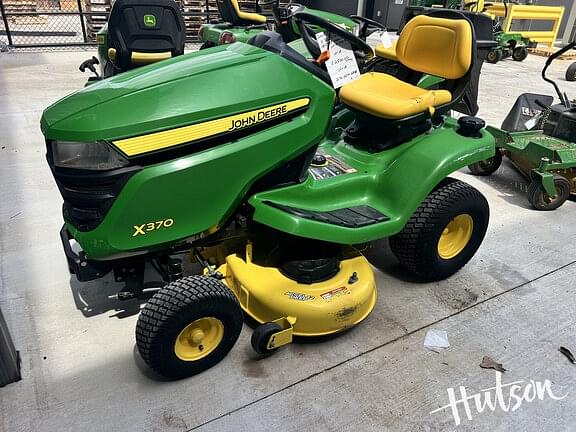 Image of John Deere X370 equipment image 1