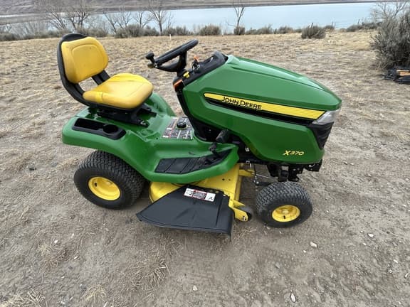 Image of John Deere X370 equipment image 1