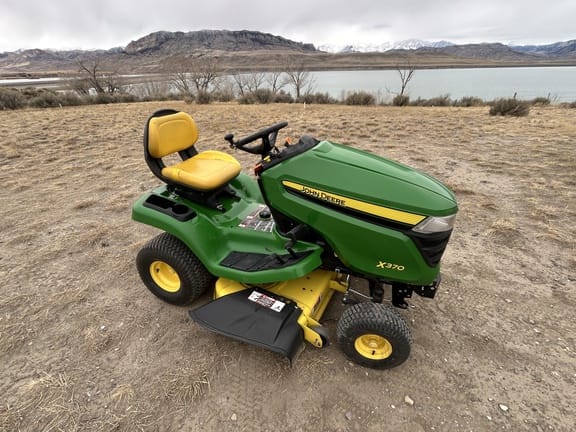 2016 John Deere X370 Equipment Image0