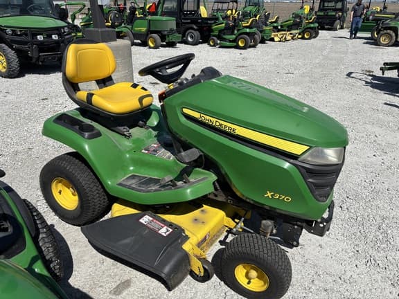 Image of John Deere X370 equipment image 2