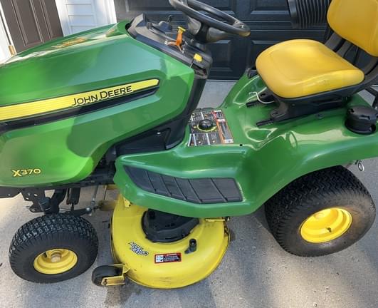 Image of John Deere X370 equipment image 1