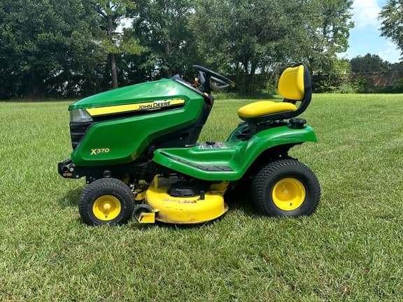 Image of John Deere X370 equipment image 2