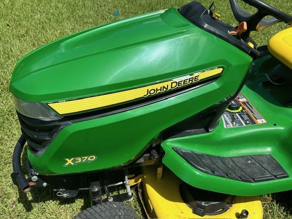 Image of John Deere X370 equipment image 1