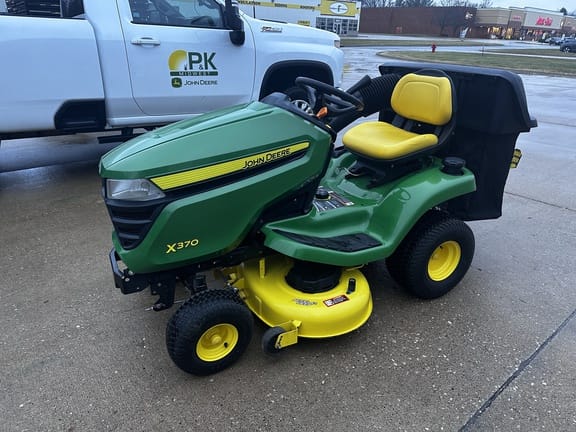 2016 John Deere X370 Equipment Image0