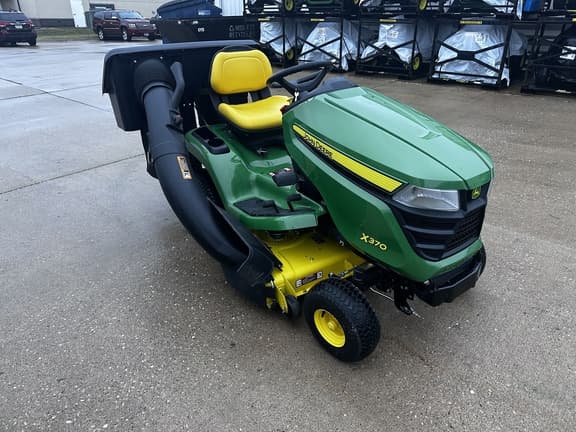 Image of John Deere X370 equipment image 2