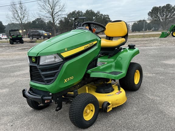 Image of John Deere X370 equipment image 3