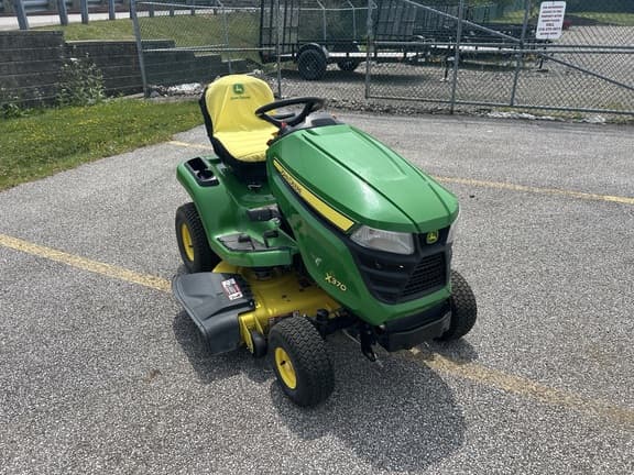 Image of John Deere X370 equipment image 2