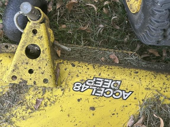 Image of John Deere X380 equipment image 1