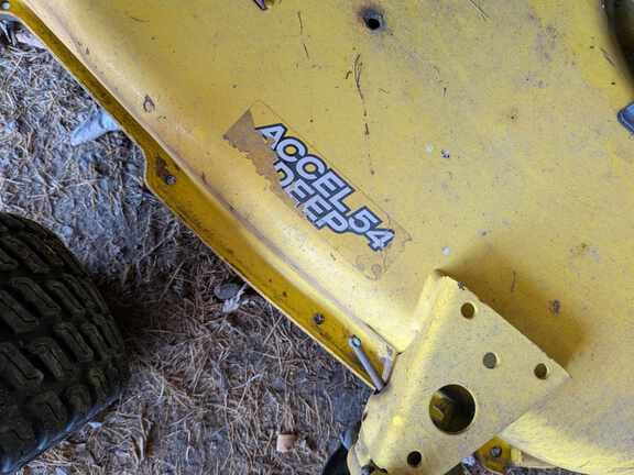 Image of John Deere X380 equipment image 4