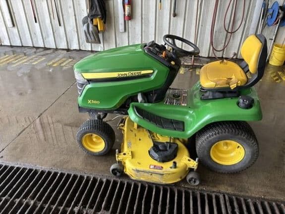 Image of John Deere X380 equipment image 1
