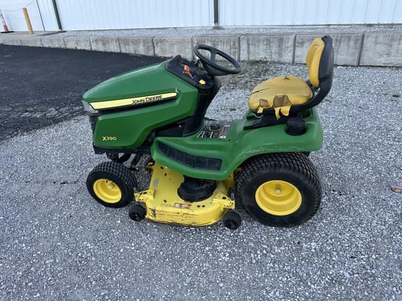 Image of John Deere X390 equipment image 2
