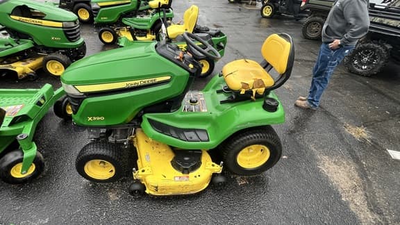 Image of John Deere X390 equipment image 4