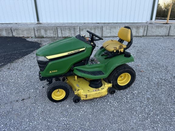 Image of John Deere X390 equipment image 1