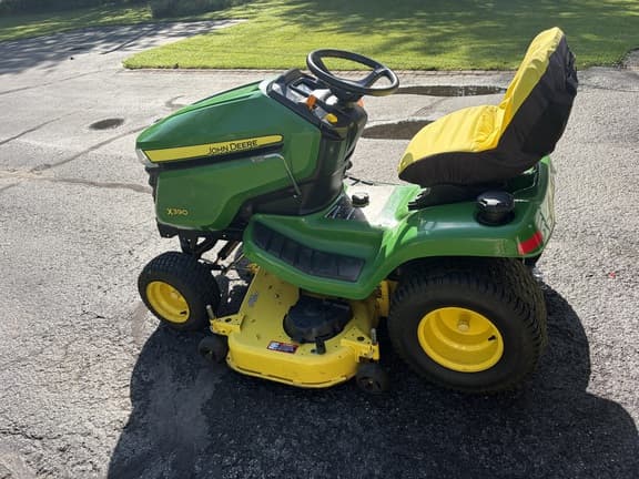 Image of John Deere X390 equipment image 1