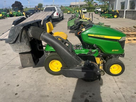 Image of John Deere X390 equipment image 4