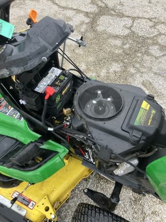 Image of John Deere X390 equipment image 4