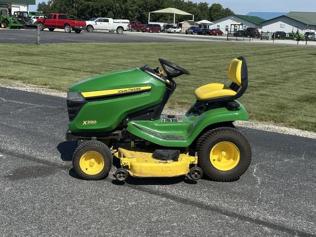 Image of John Deere X390 equipment image 1