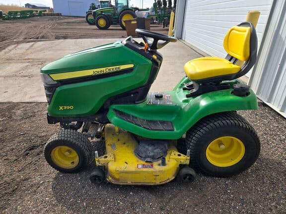 Image of John Deere X390 equipment image 1