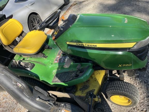 Image of John Deere X390 equipment image 3