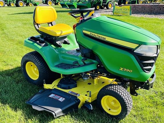 Image of John Deere X390 equipment image 1