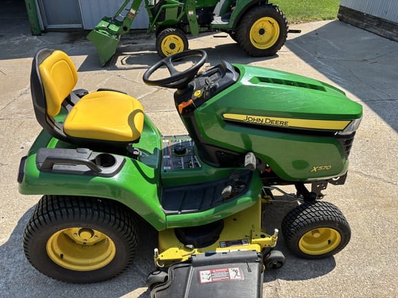 2016 John Deere X570 Equipment Image0