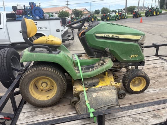 Image of John Deere X570 equipment image 3