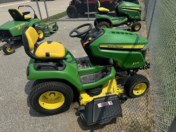 Image of John Deere X570 equipment image 4