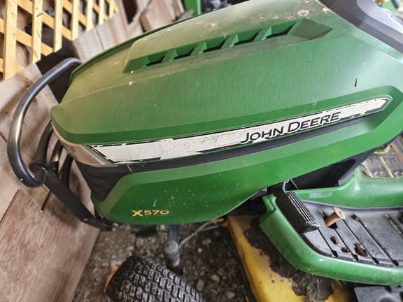 Image of John Deere X570 equipment image 4