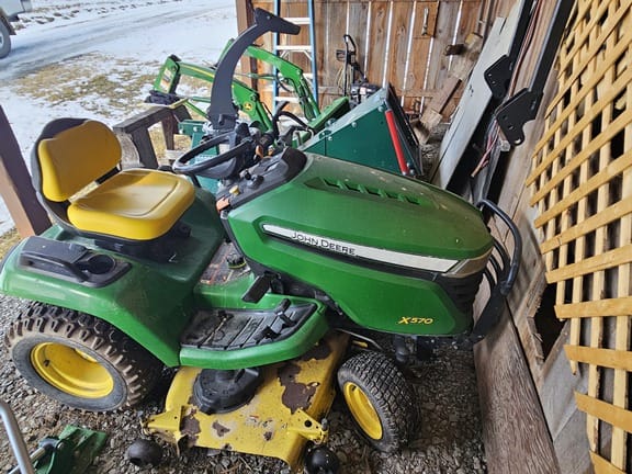 2016 John Deere X570 Equipment Image0