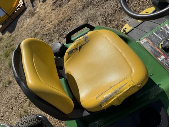 Image of John Deere X580 equipment image 3