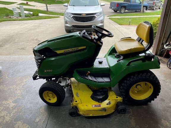 Image of John Deere X580 equipment image 1