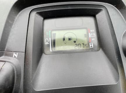 Image of John Deere X580 equipment image 4