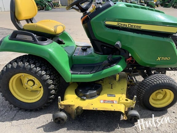 2016 John Deere X580 Equipment Image0