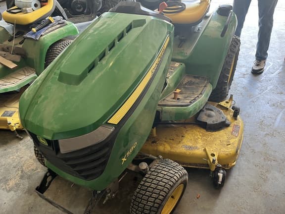 Image of John Deere X580 equipment image 1