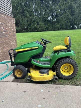 Image of John Deere X580 equipment image 1